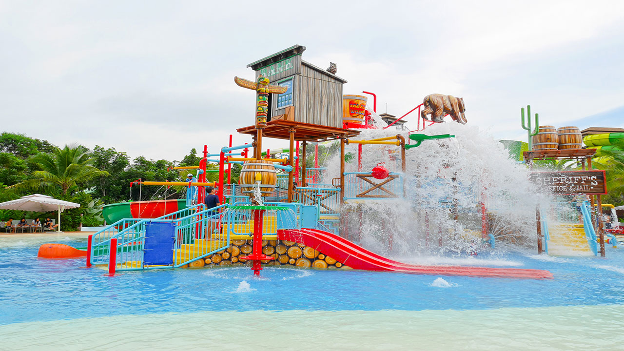 over-the-top-home-features-of-celebritieswaterpark